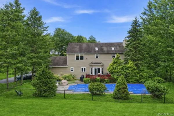 $749,000 | 17 Woodridge Drive, Chester, NY 10918