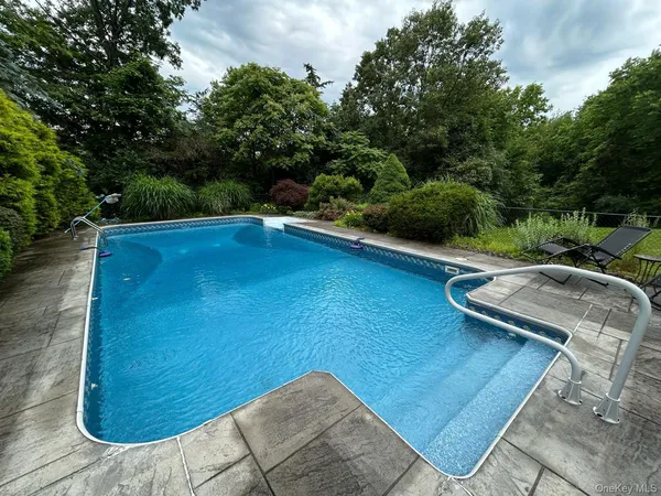 $749,000 | 17 Woodridge Drive, Chester, NY 10918