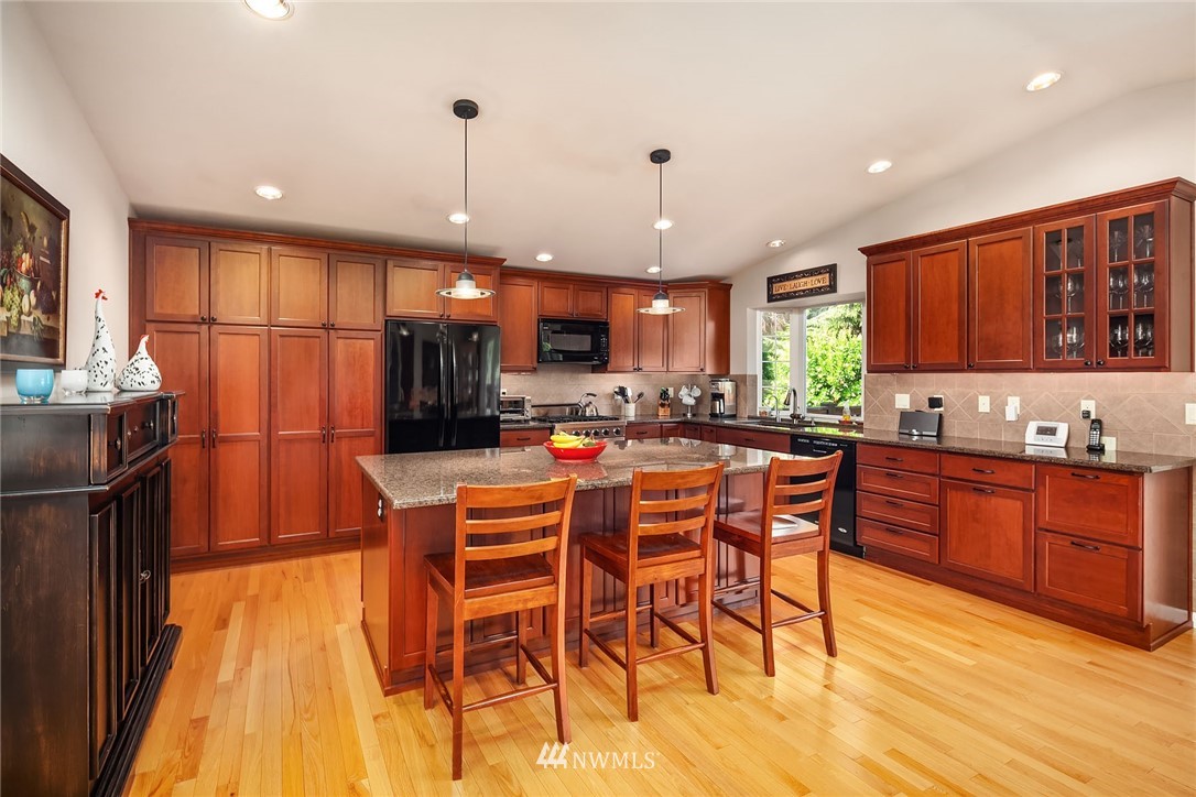 727 Caspers Street Edmonds, WA 98020 - Photo 5 of 25 Gallery Image 5