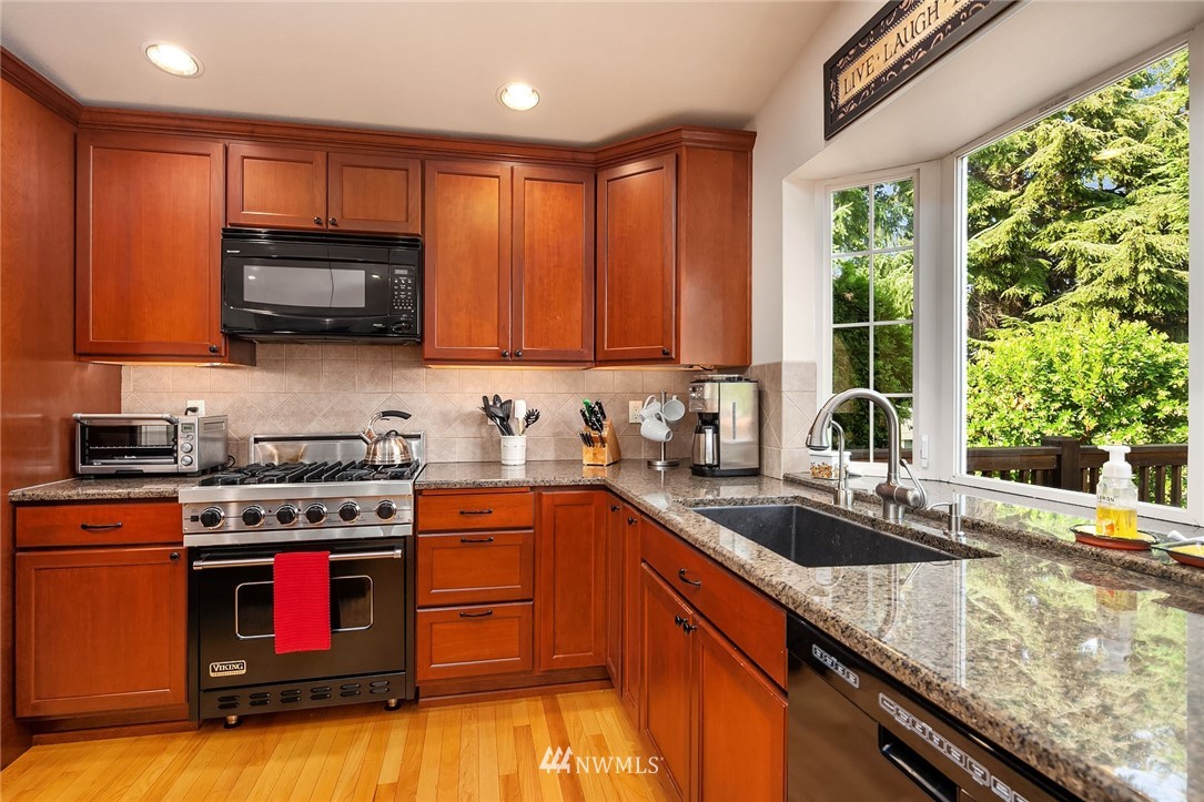 727 Caspers Street Edmonds, WA 98020 - Photo 8 of 25 Gallery Image 8