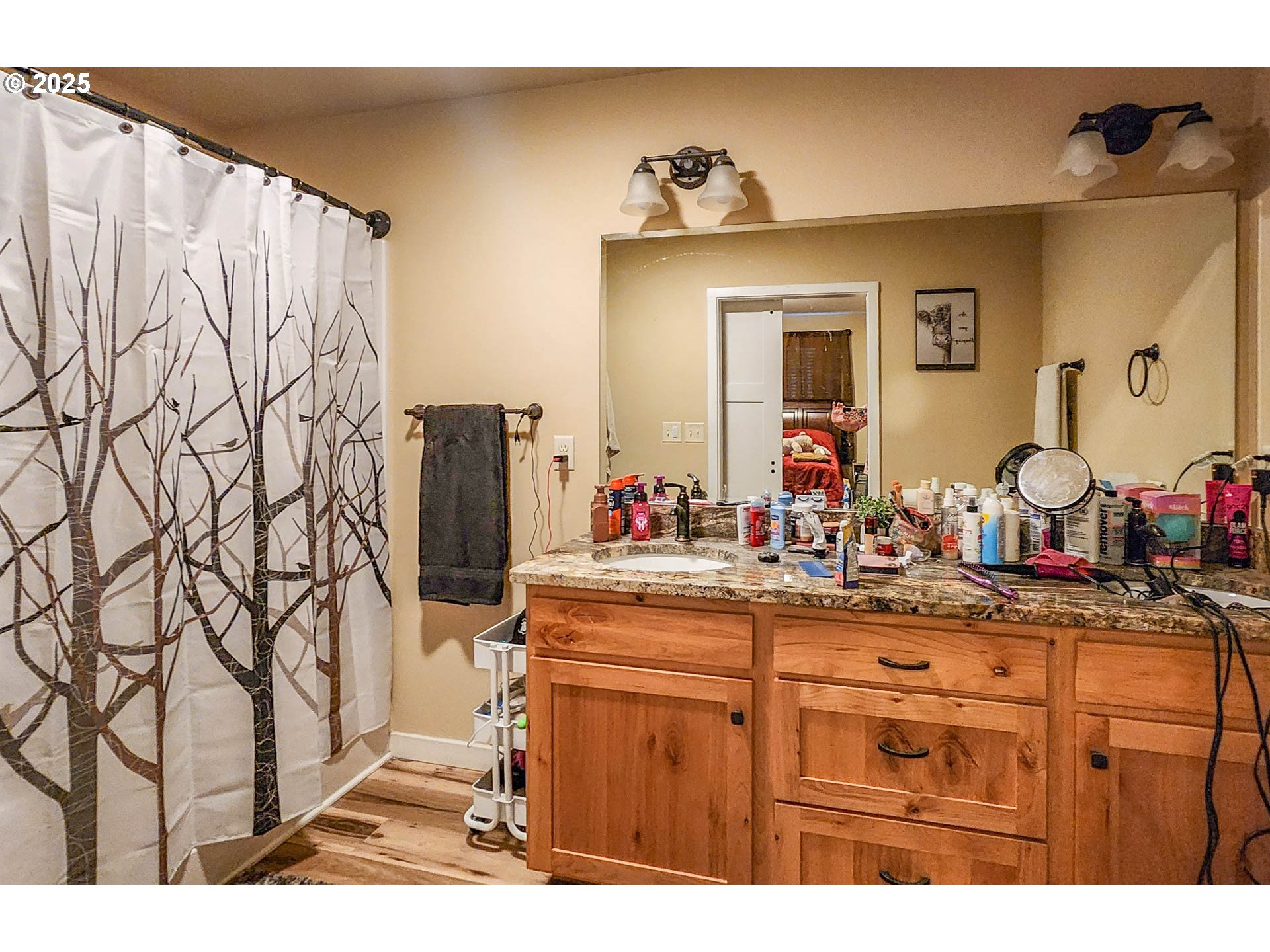 5135 Southwest Grange Road Roseburg, OR 97471 - Photo 19 of 27 a bathroom with a sink and a mirror