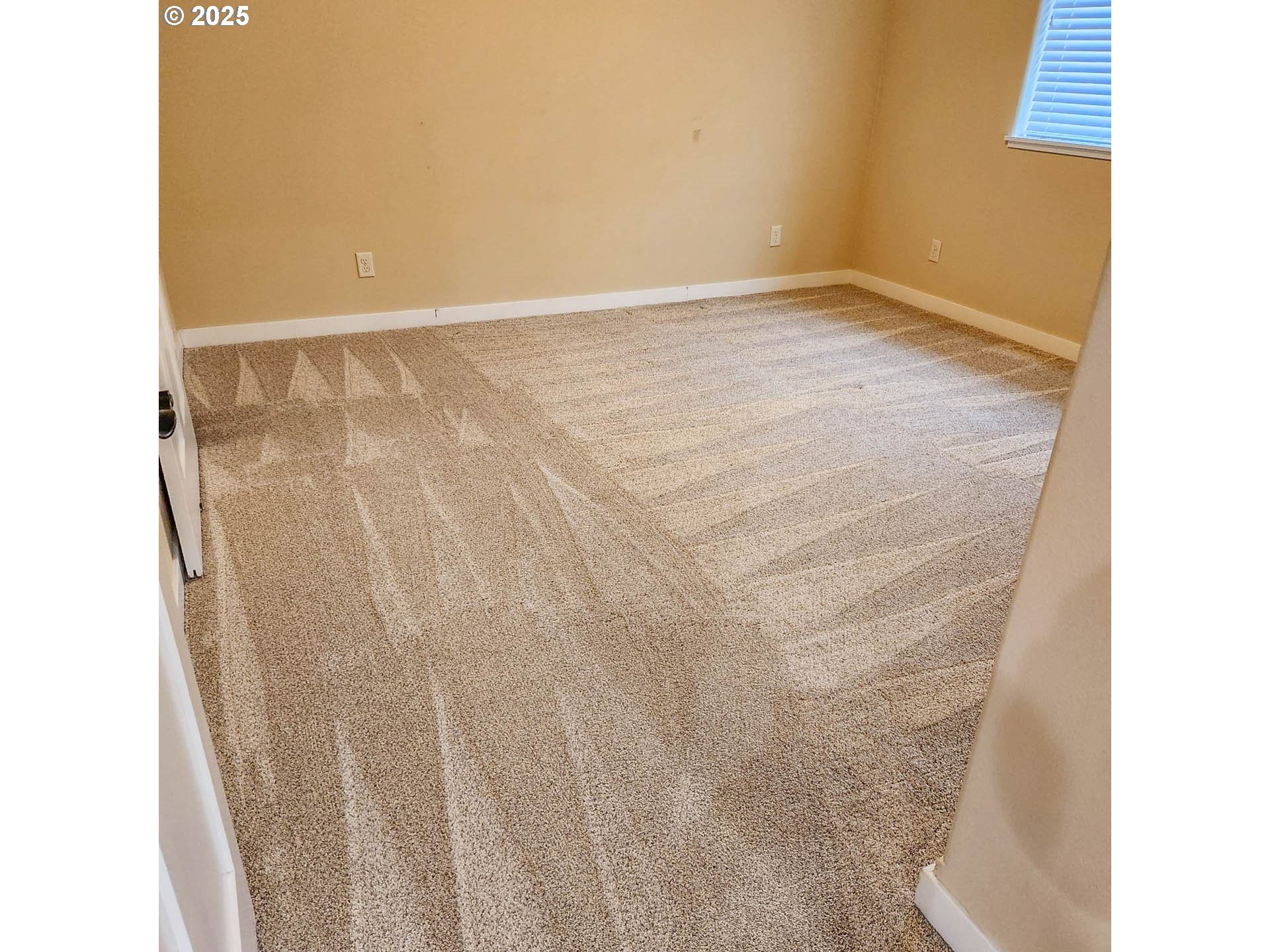 5135 Southwest Grange Road Roseburg, OR 97471 - Photo 22 of 27 a view of an empty room