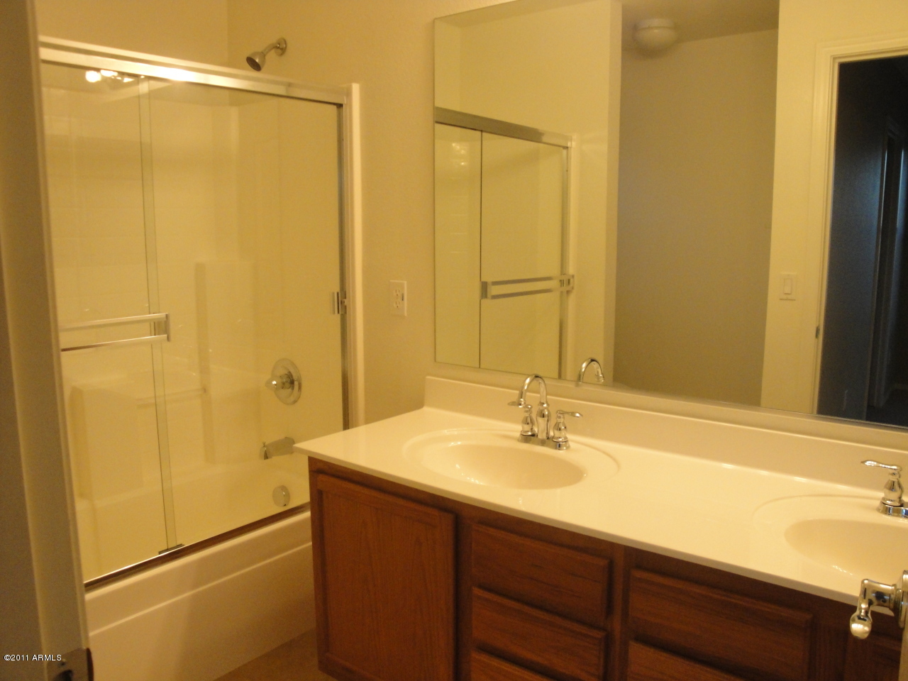 2610 West Roeser Road Phoenix, AZ 85041 - Photo 15 of 20 Master Bath area