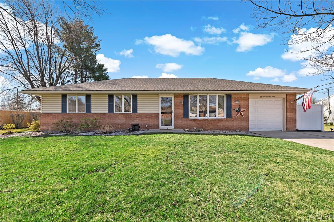 5573 Mohawk Drive Bethlehem, PA 18017 - Photo 1 of 17