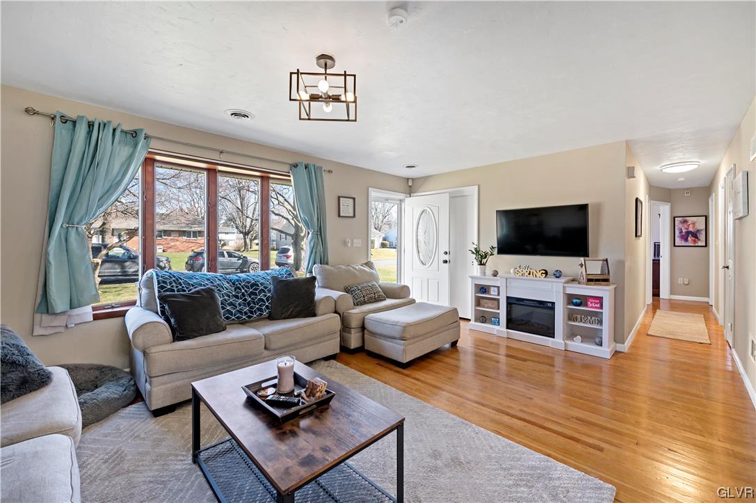 5573 Mohawk Drive Bethlehem, PA 18017 - Photo 6 of 17