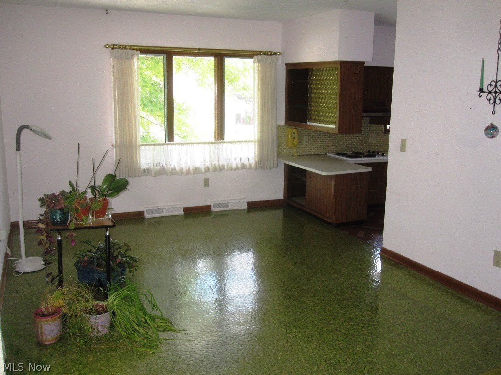 11151 Stone Road Cleveland, OH 44125 - Photo 8 of 35
