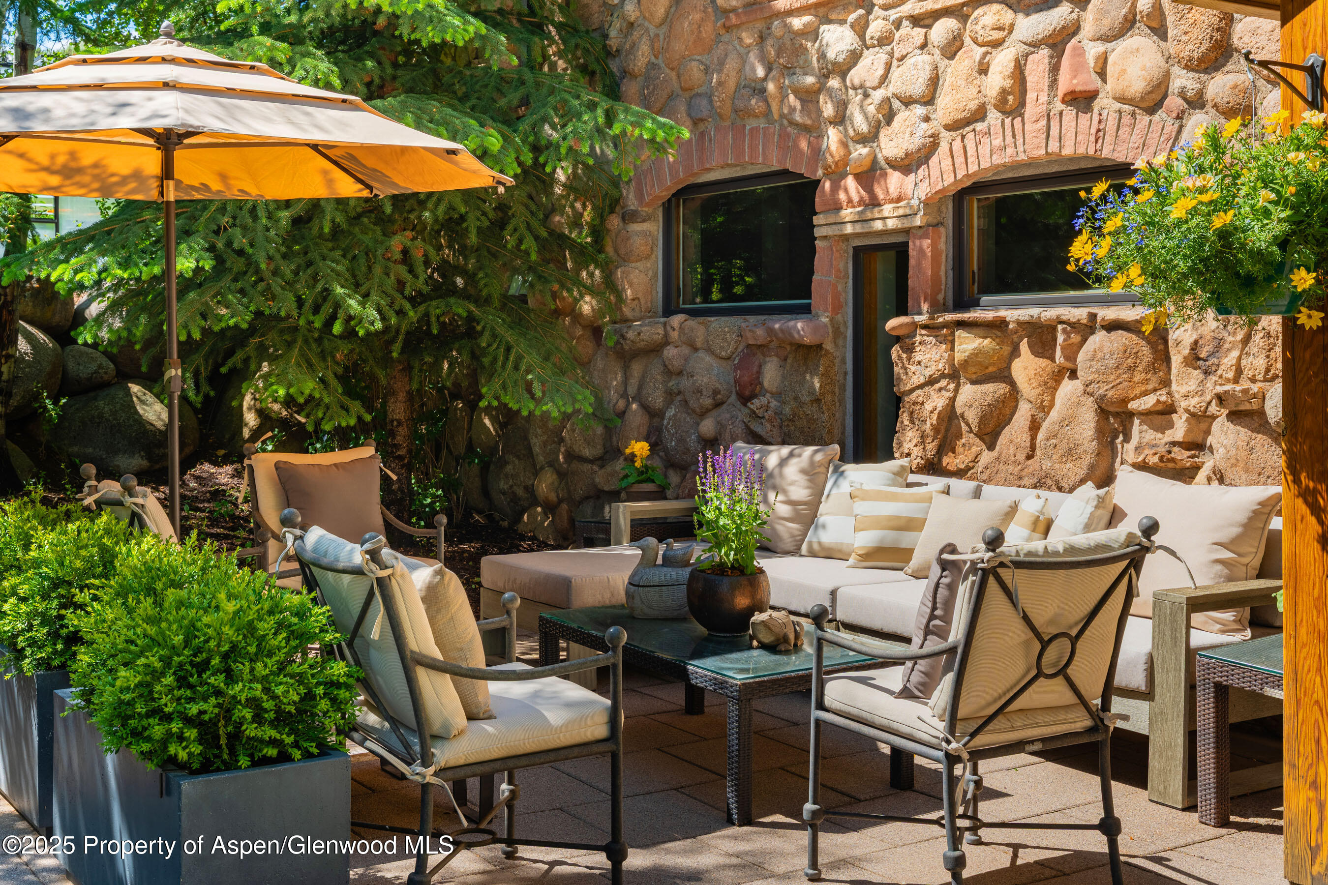 26 Bunker Loop Aspen, CO 81612 - Photo 13 of 103 a backyard of a house with table and chairs