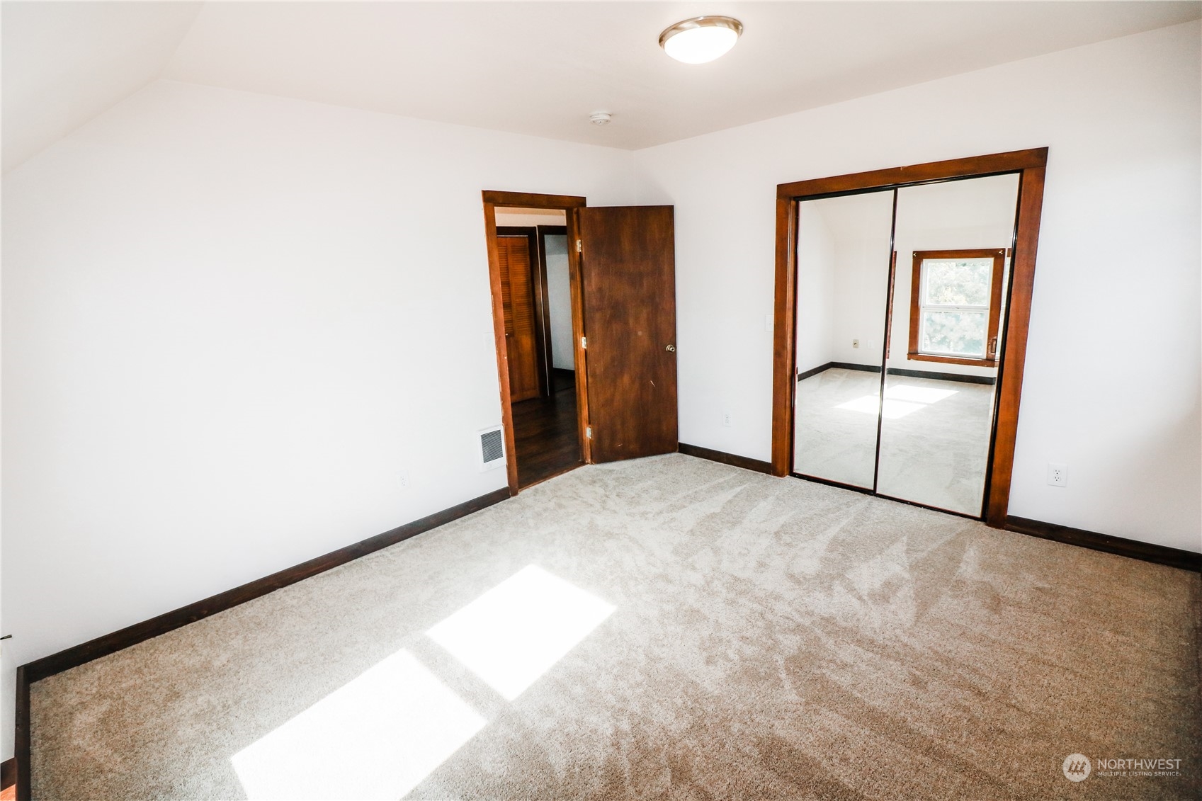 107 South M Street Aberdeen, WA 98520 - Photo 18 of 24 a view of an empty room and window