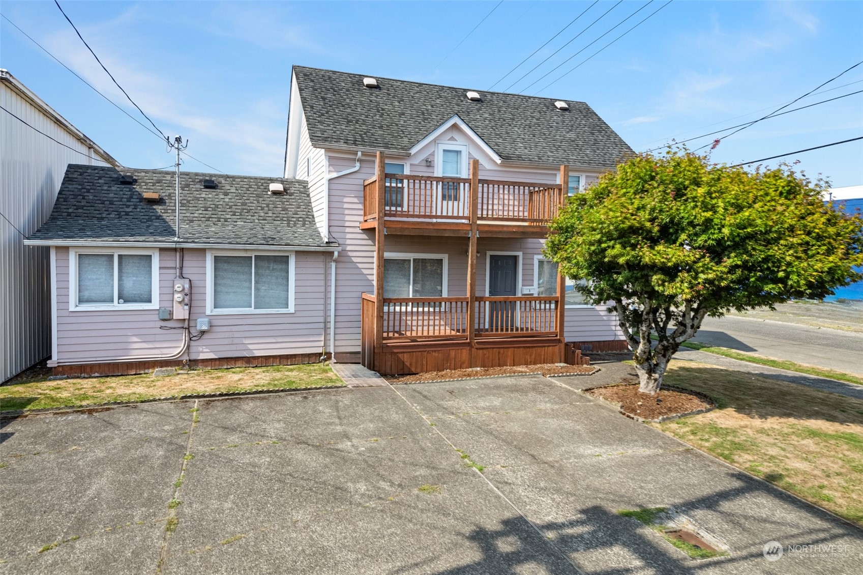 107 South M Street Aberdeen, WA 98520 - Photo 23 of 24 a view of a house with pool and sitting area
