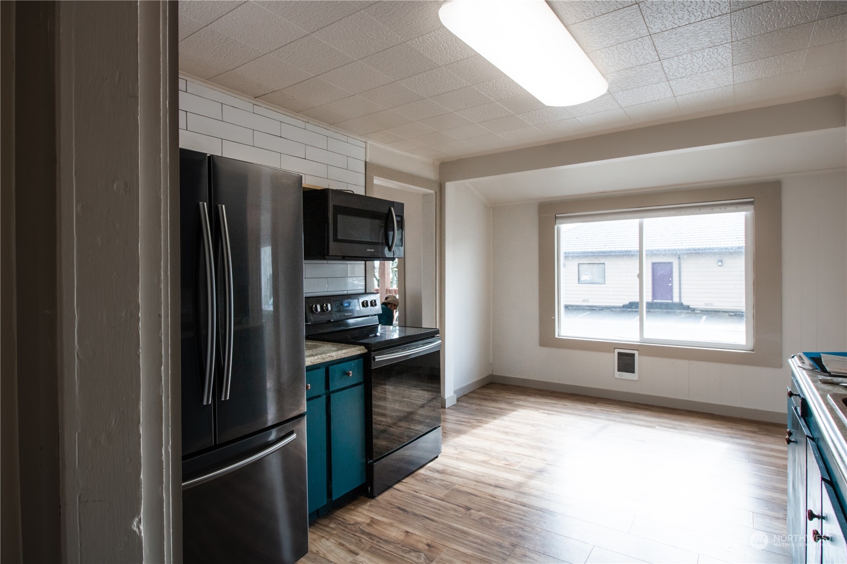 107 South M Street Aberdeen, WA 98520 - Photo 7 of 24 a kitchen with stainless steel appliances granite countertop a refrigerator and a sink