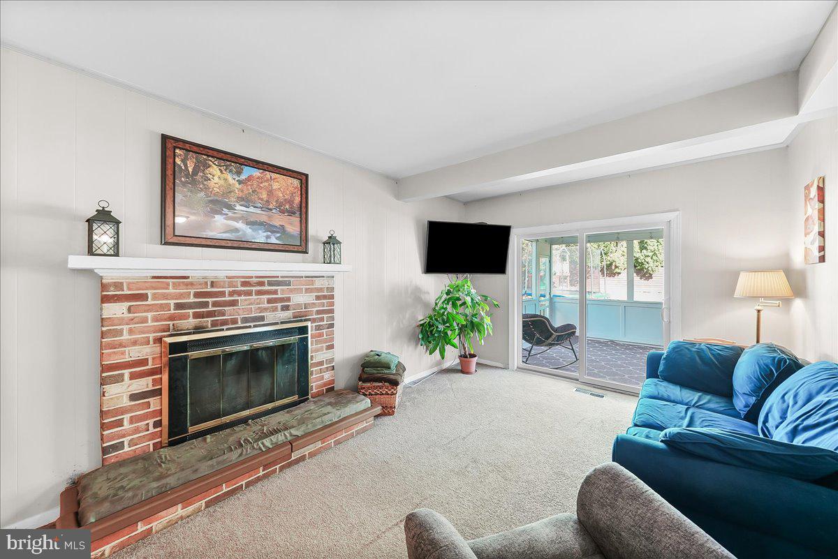 513 Beatty Road Springfield, PA 19064 - Photo 15 of 40 Family Room