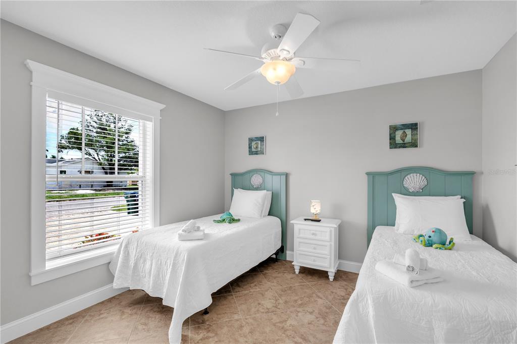 302 67th Street Holmes Beach, FL 34217 - Photo 25 of 38