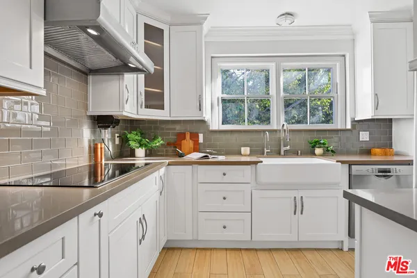 $1,898,000 | 1609 Las Flores Drive, Glendale, CA 91207