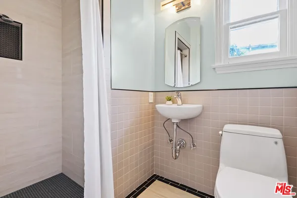 $1,898,000 | 1609 Las Flores Drive, Glendale, CA 91207