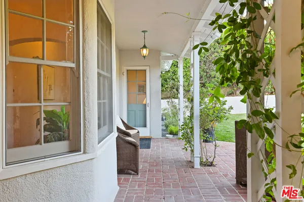 $1,898,000 | 1609 Las Flores Drive, Glendale, CA 91207