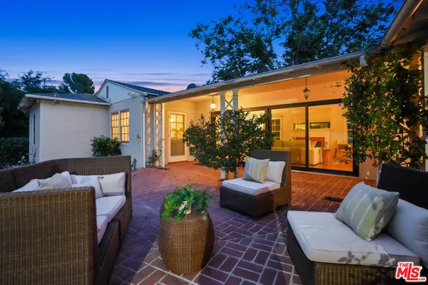 $1,898,000 | 1609 Las Flores Drive, Glendale, CA 91207