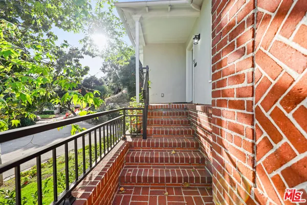$1,898,000 | 1609 Las Flores Drive, Glendale, CA 91207