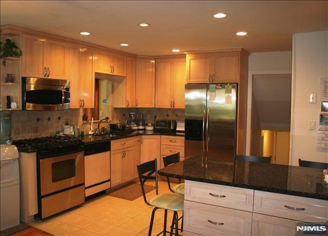 82 Heatherhill Road Cresskill, NJ 07626 - Photo 6 of 9