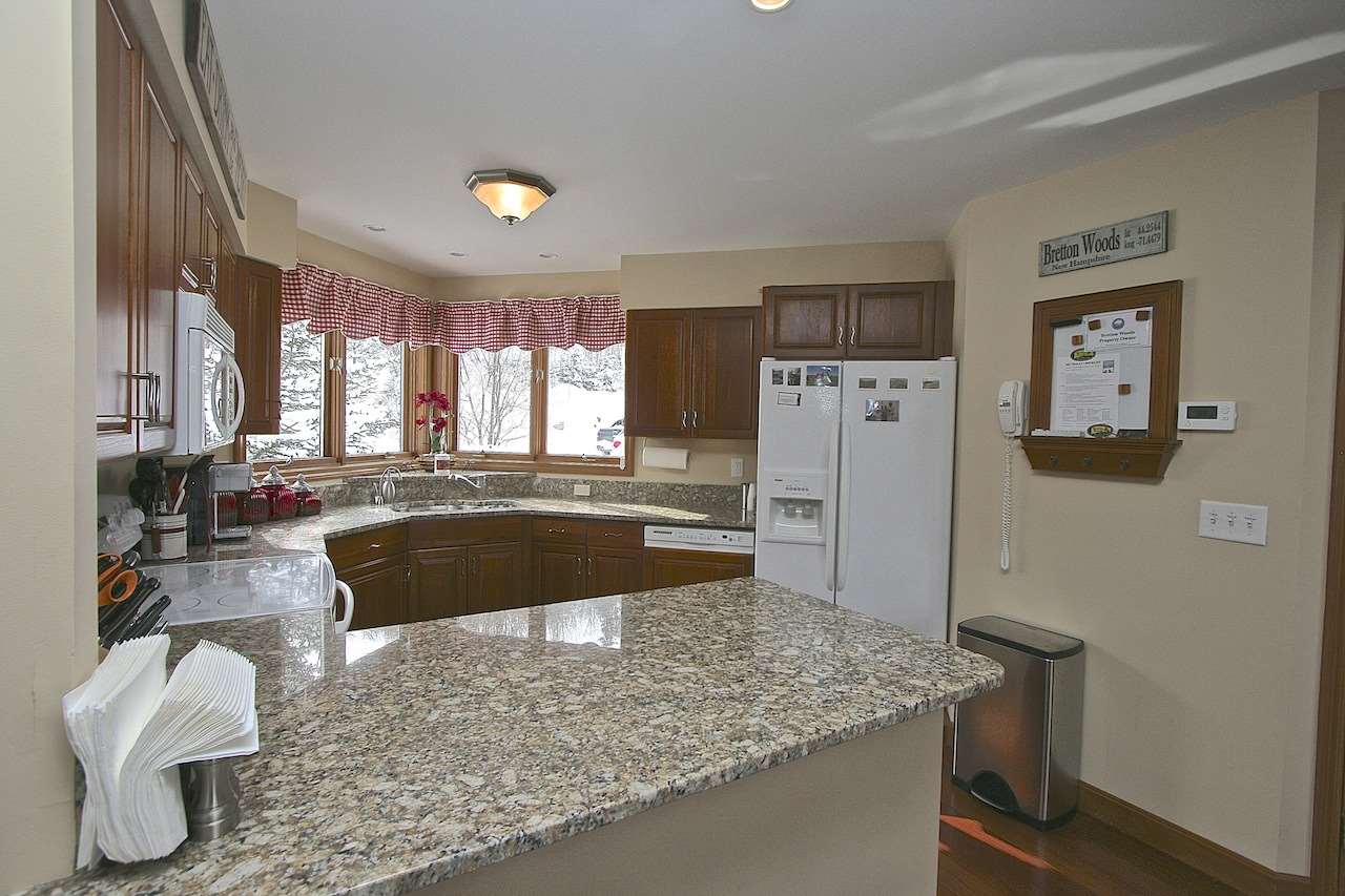 256 Crawford Ridge Road, Unit 5 Carroll, NH 03595 - Photo 11 of 40