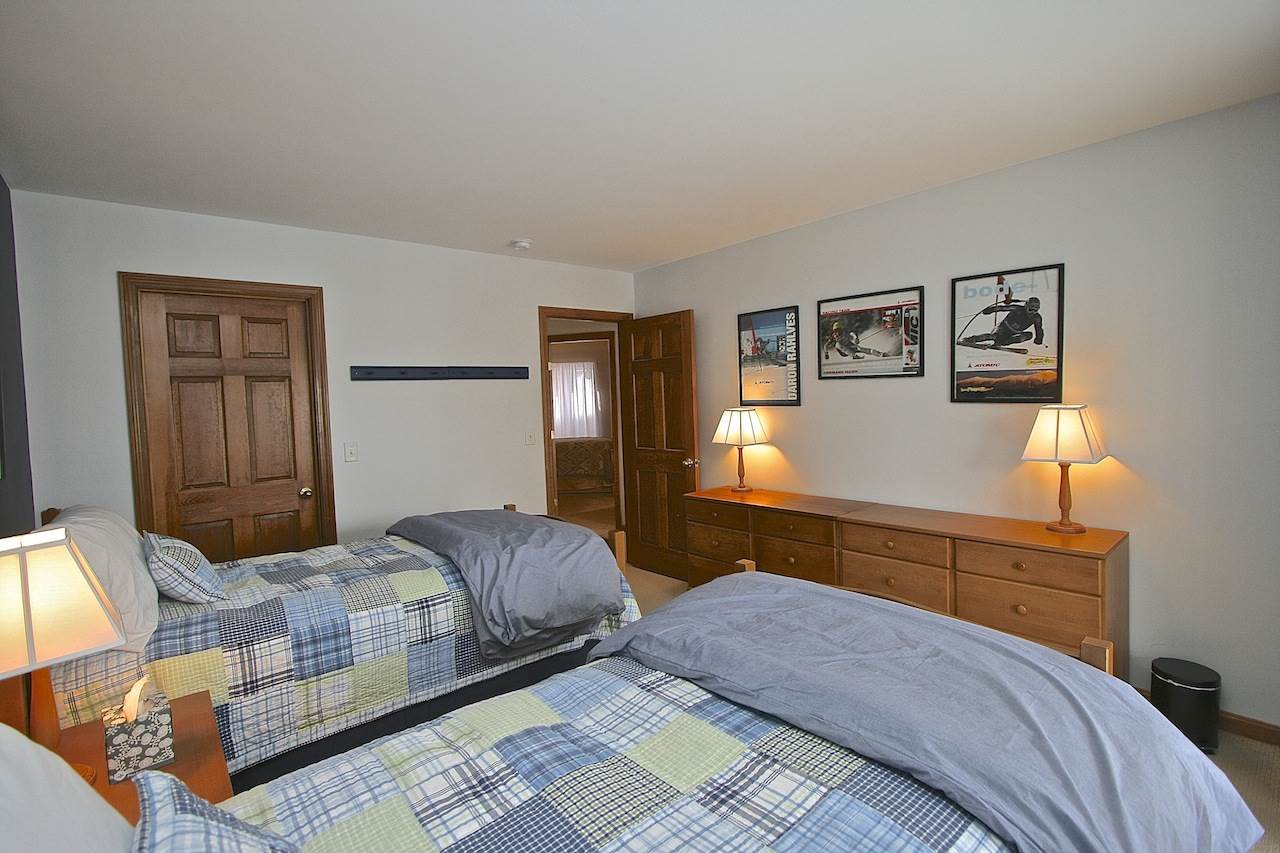 256 Crawford Ridge Road, Unit 5 Carroll, NH 03595 - Photo 34 of 40