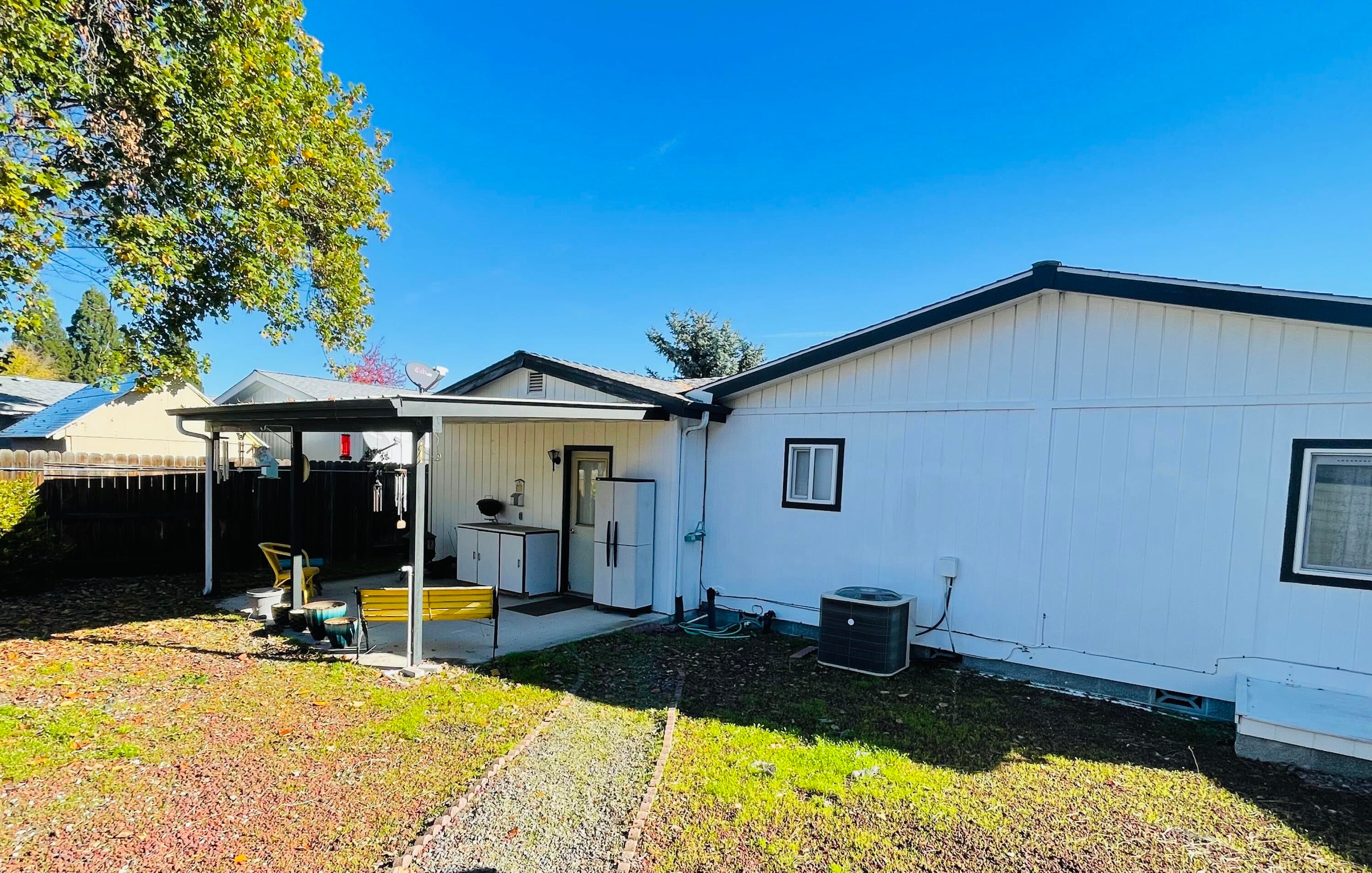 555 Freeman Road, Unit 214 Central Point, OR 97502 - Photo 19 of 21 DFC13365-8301-406C-A72F-5E899FF6A4D1