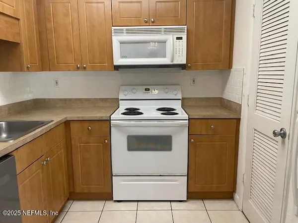 $1,225 | 5811 Atlantic Boulevard, Unit 253, Jacksonville, FL 32207