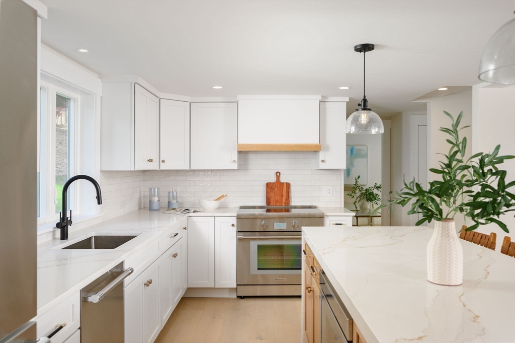 3 Patriots Way Hingham, MA 02043 - Photo 10 of 39