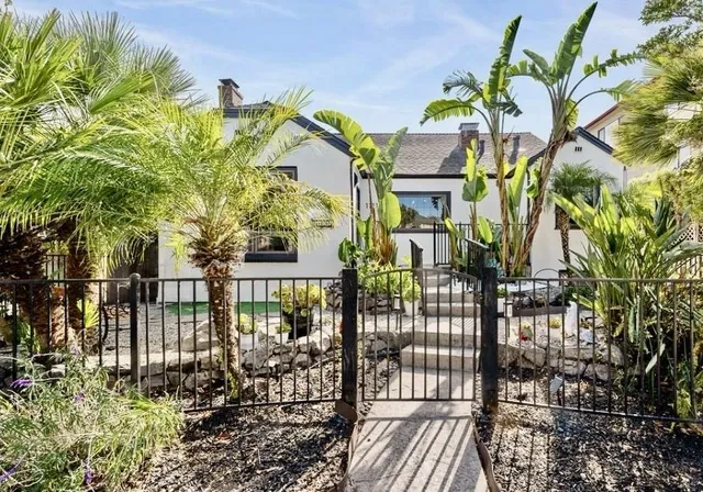 a view of a multi story building