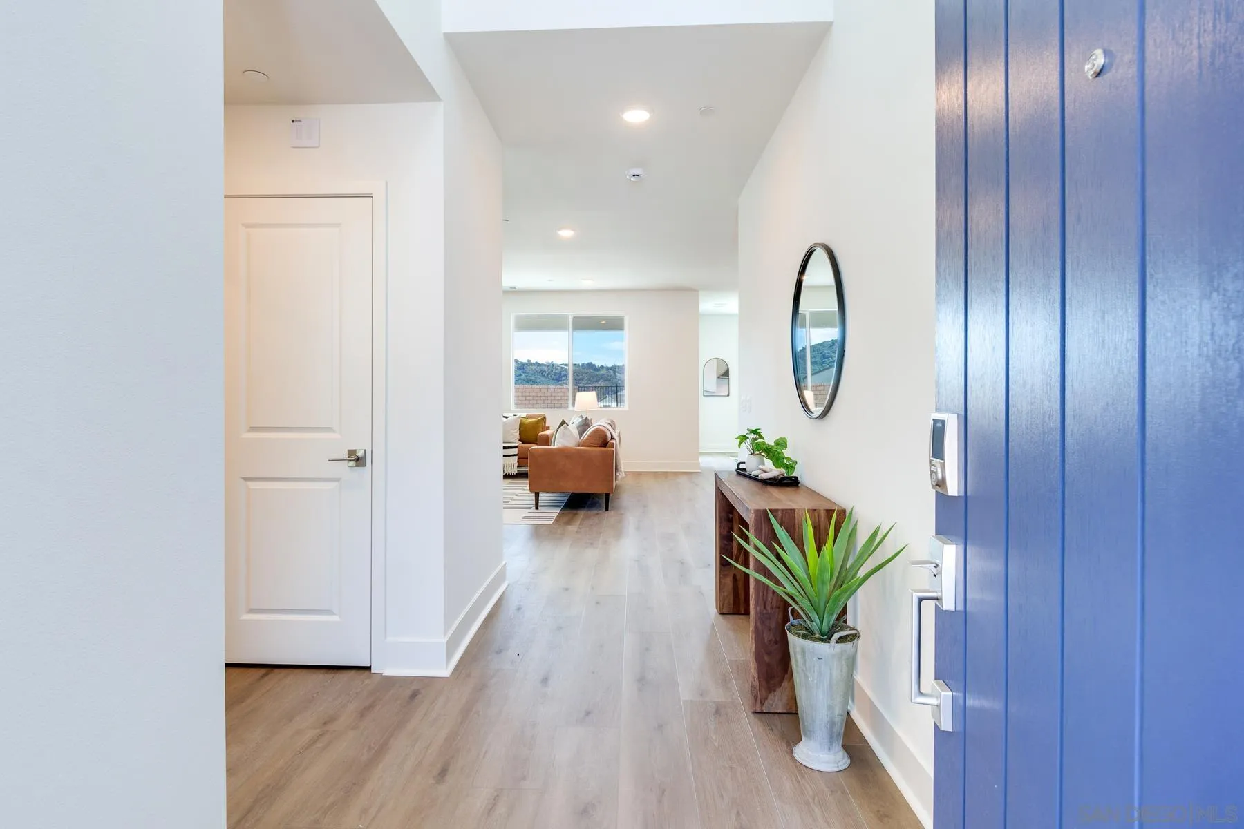 684 Meadowood Street Fallbrook, CA 92028 - Photo 2 of 25