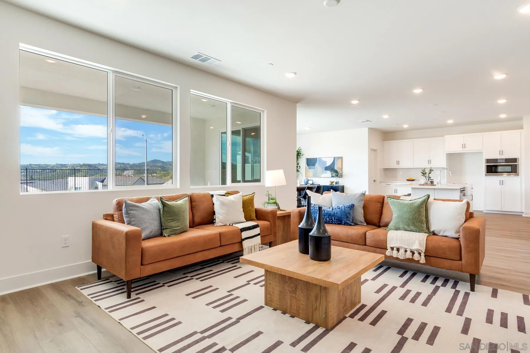 684 Meadowood Street Fallbrook, CA 92028 - Photo 4 of 25