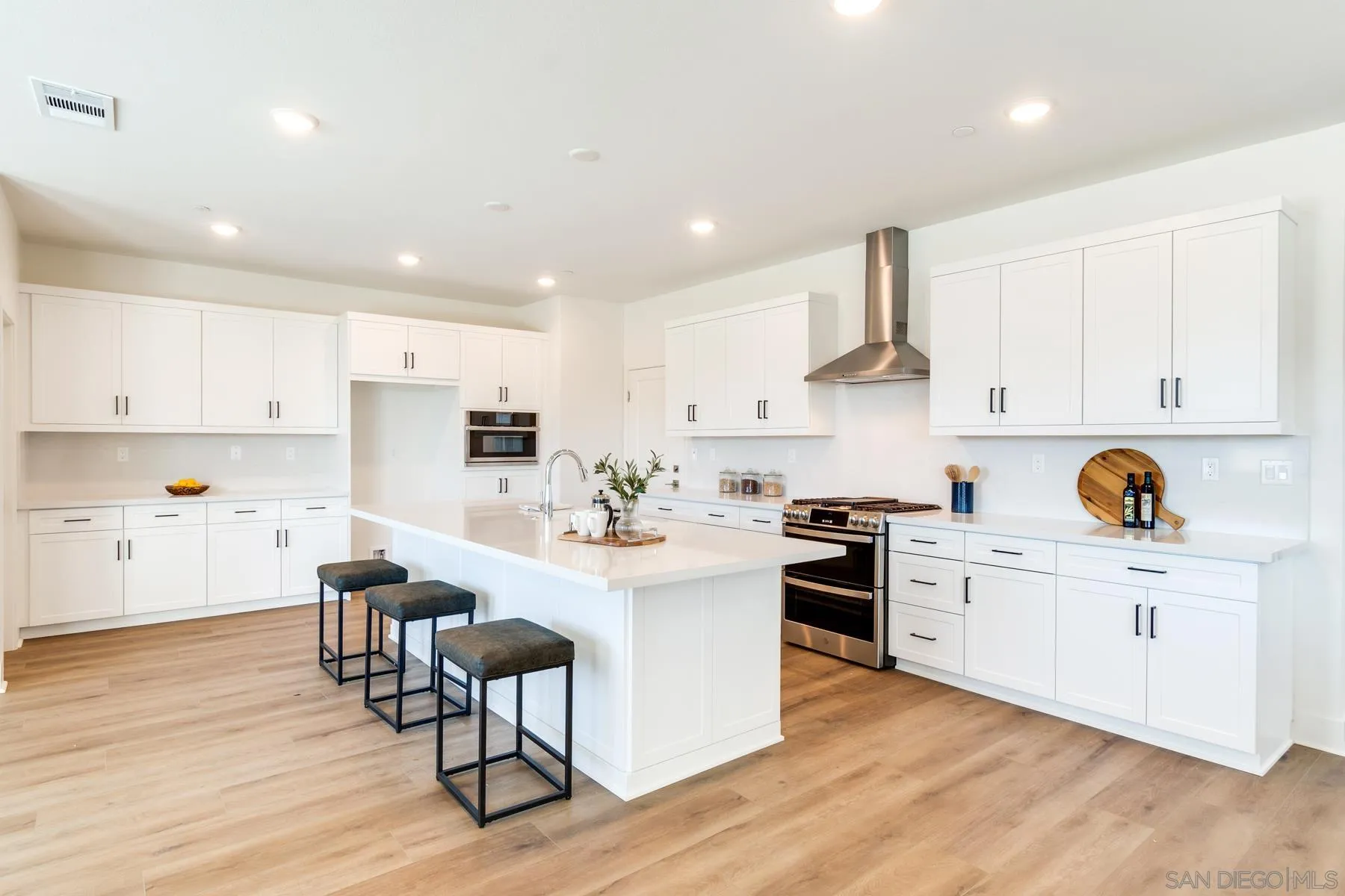 684 Meadowood Street Fallbrook, CA 92028 - Photo 5 of 25