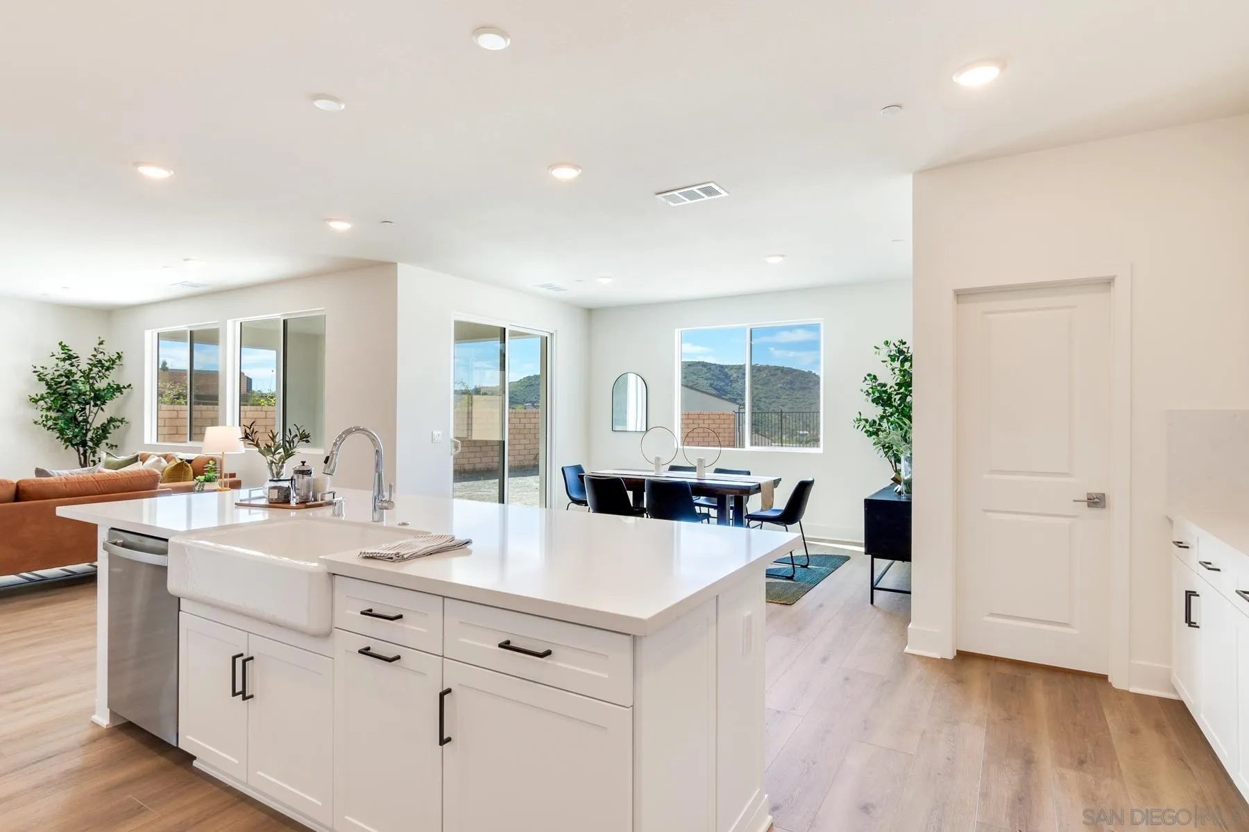 684 Meadowood Street Fallbrook, CA 92028 - Photo 7 of 25