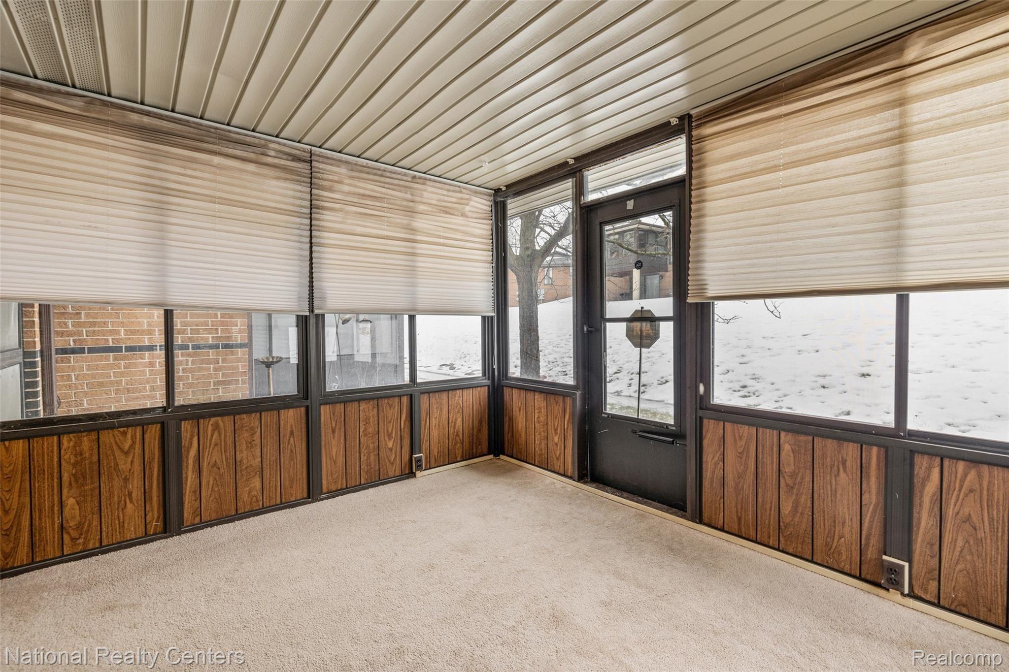 940 Wexford Way Rochester, MI 48307 - Photo 22 of 23 940 Wexford Way-22.jpg