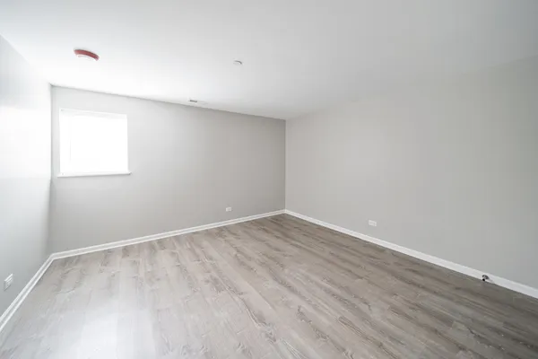 $2,400 | 5 South Virginia Road, Unit 1, Crystal Lake, IL 60014