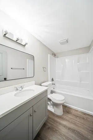 $2,400 | 5 South Virginia Road, Unit 1, Crystal Lake, IL 60014