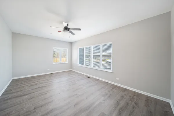 $2,400 | 5 South Virginia Road, Unit 1, Crystal Lake, IL 60014