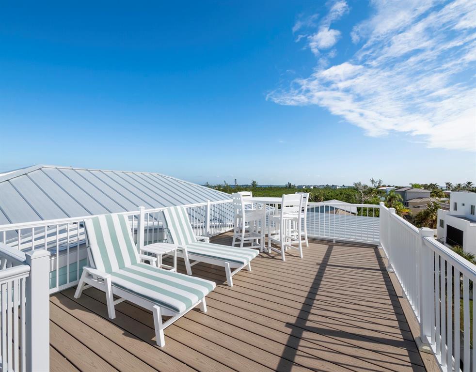 630 Companion Way Longboat Key, FL 34228 - Photo 41 of 66 a view of balcony with furniture