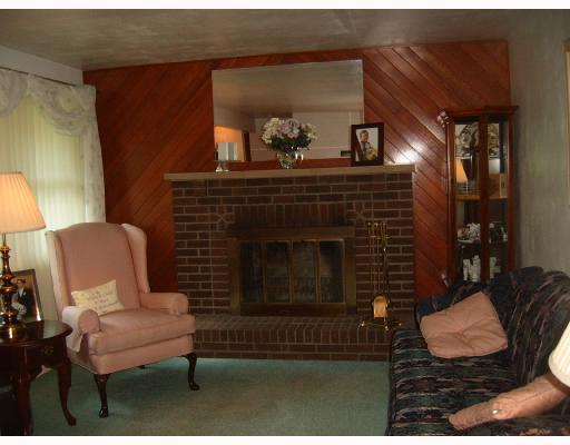 135 Wray Large Road Jefferson Hills, PA 15025 - Photo 5 of 8 Living Room.