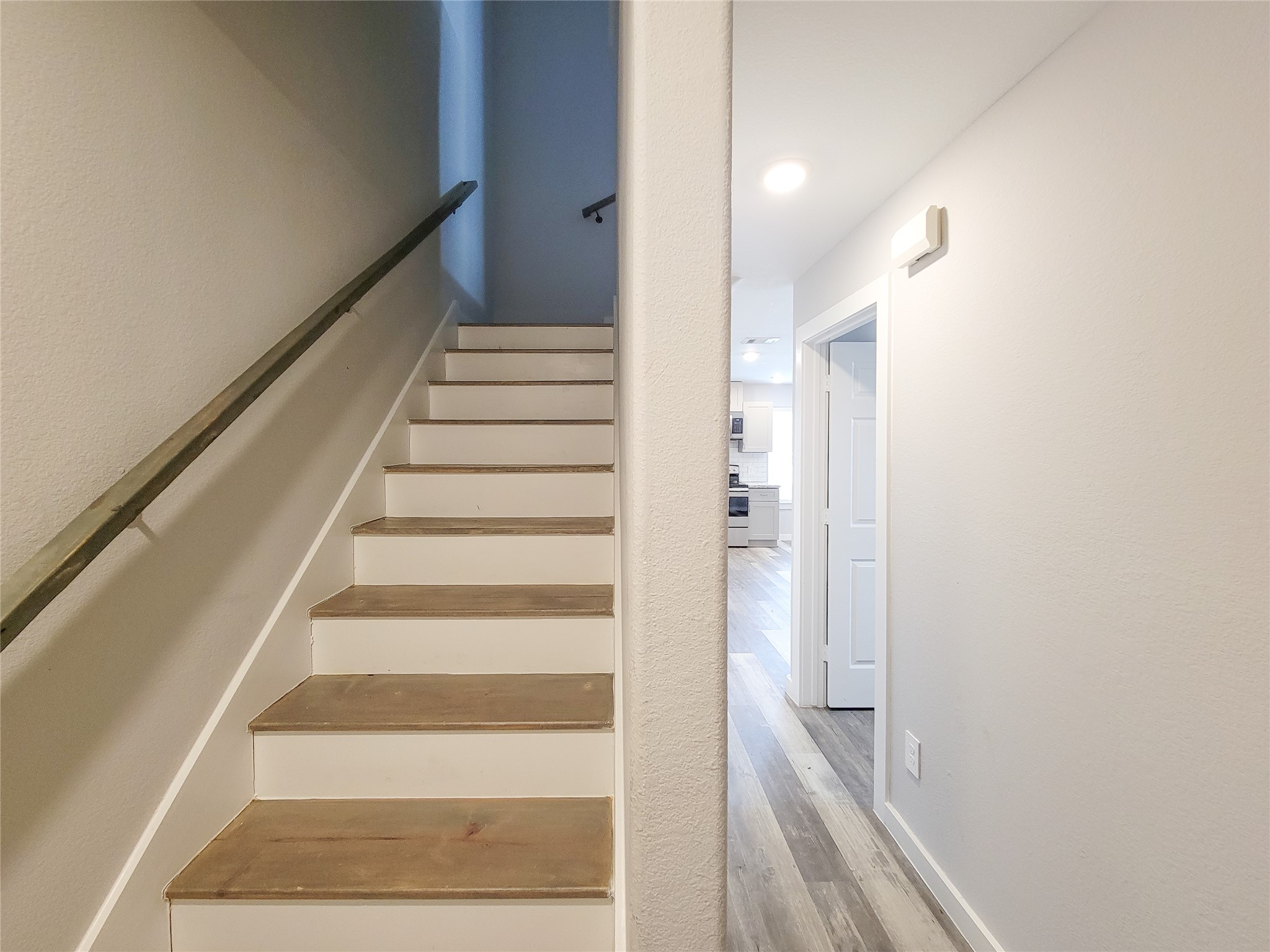 7202 Sandle Street, Unit A Houston, TX 77088 - Photo 13 of 29 a view of entryway