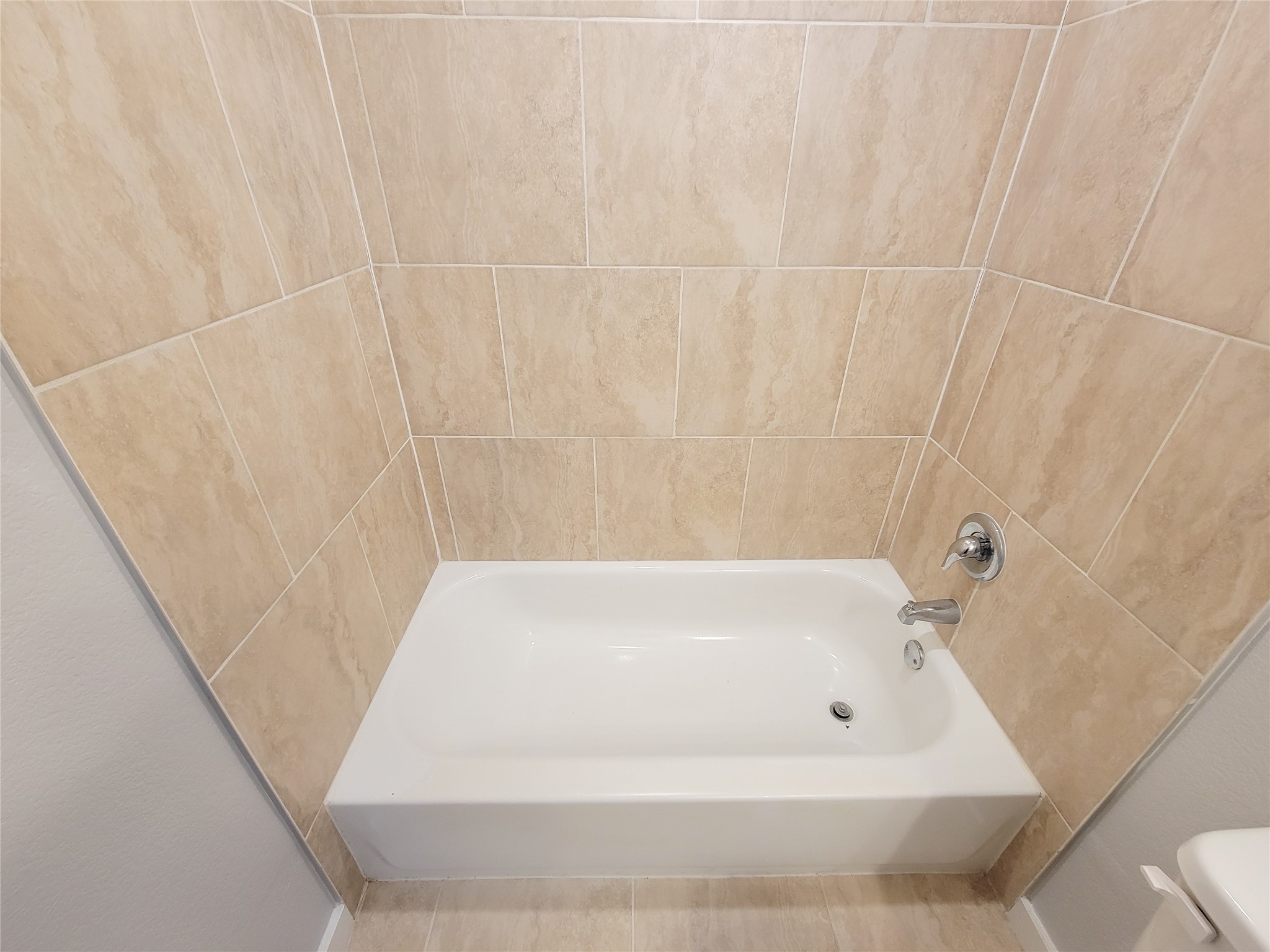 7202 Sandle Street, Unit A Houston, TX 77088 - Photo 26 of 29 a bathroom with a bathtub