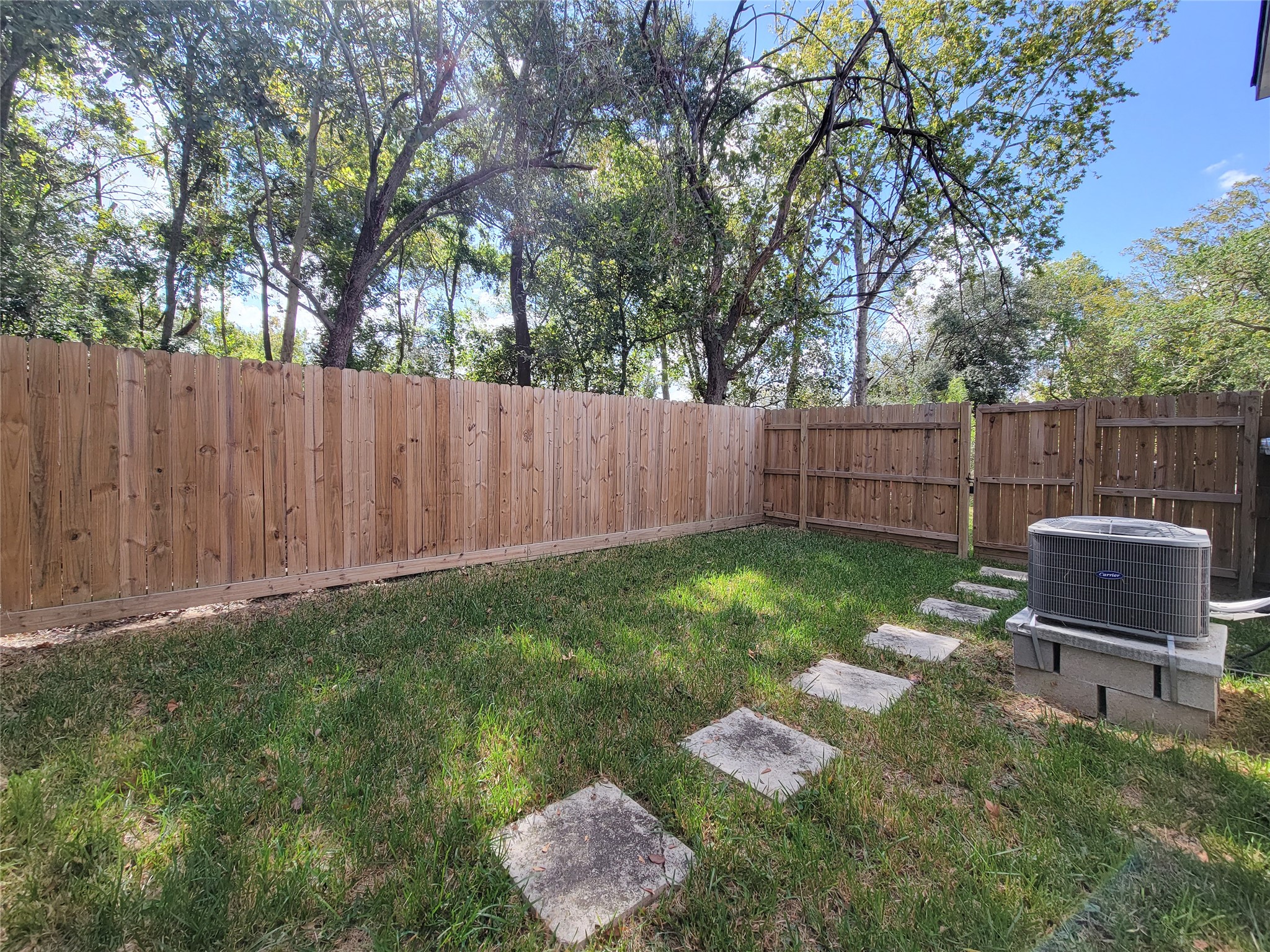7202 Sandle Street, Unit A Houston, TX 77088 - Photo 28 of 29 a backyard of a house with lots of green space
