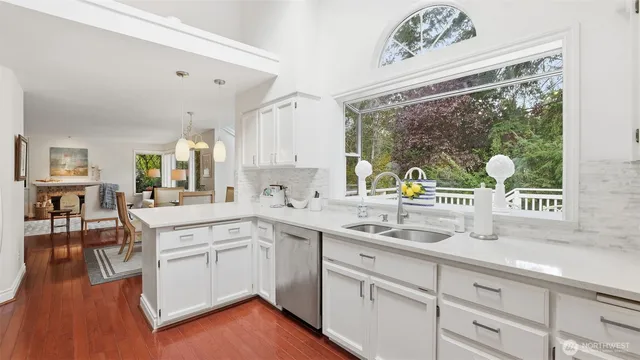 $1,425,000 | 4352 243rd Avenue Southeast, Sammamish, WA 98029