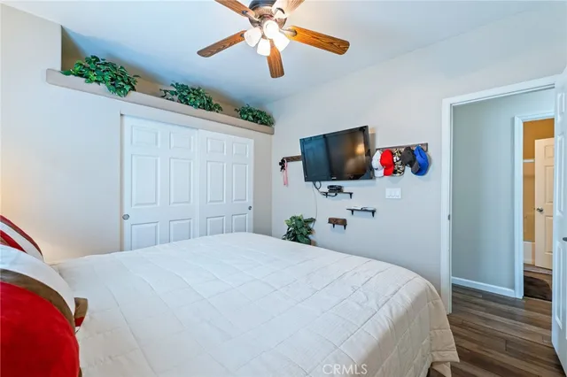 a view of back yard of the house