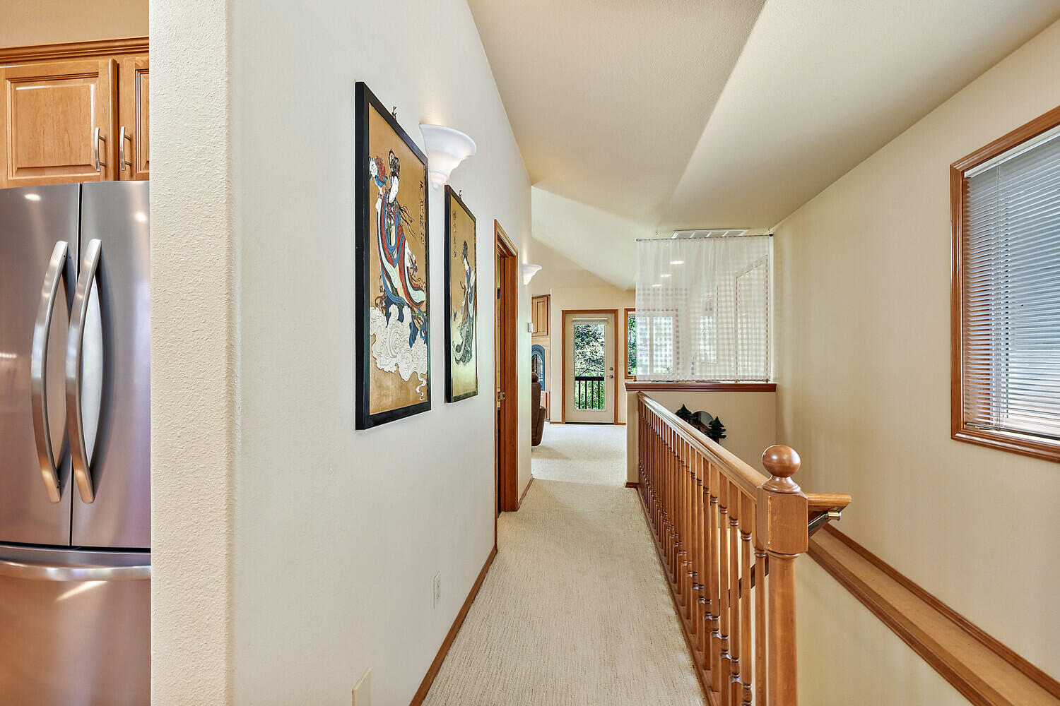 804 Roca Street Ashland, OR 97520 - Photo 22 of 43 Entry to Half Bath, Downstairs, Garage