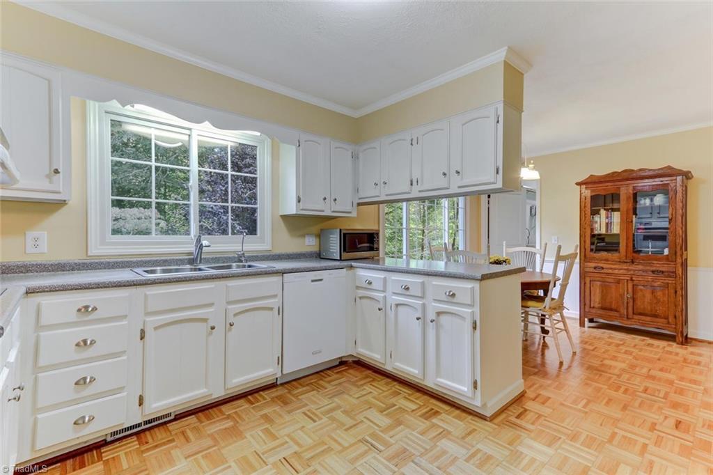 5726 Oak Tree Road Greensboro, NC 27455 - Photo 9 of 30 Gallery Image 9