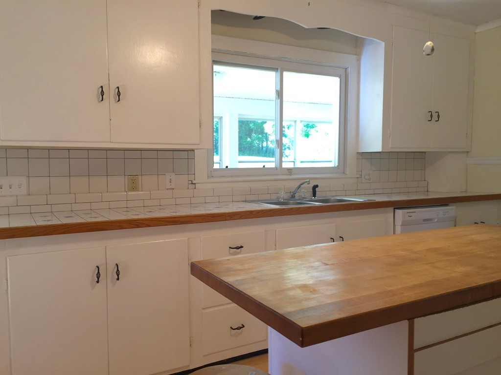 133 Bay Road Amherst, MA 01002 - Photo 8 of 22