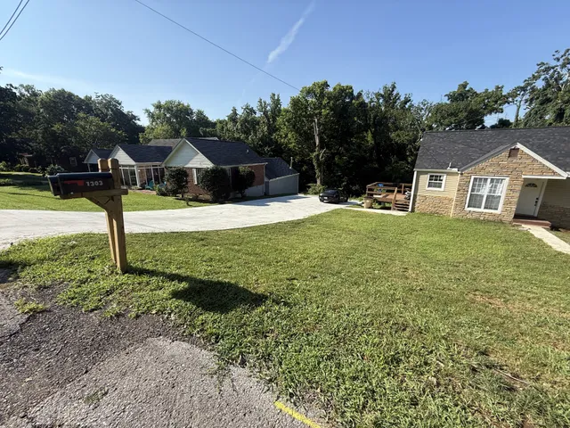 a view of a house with a yard