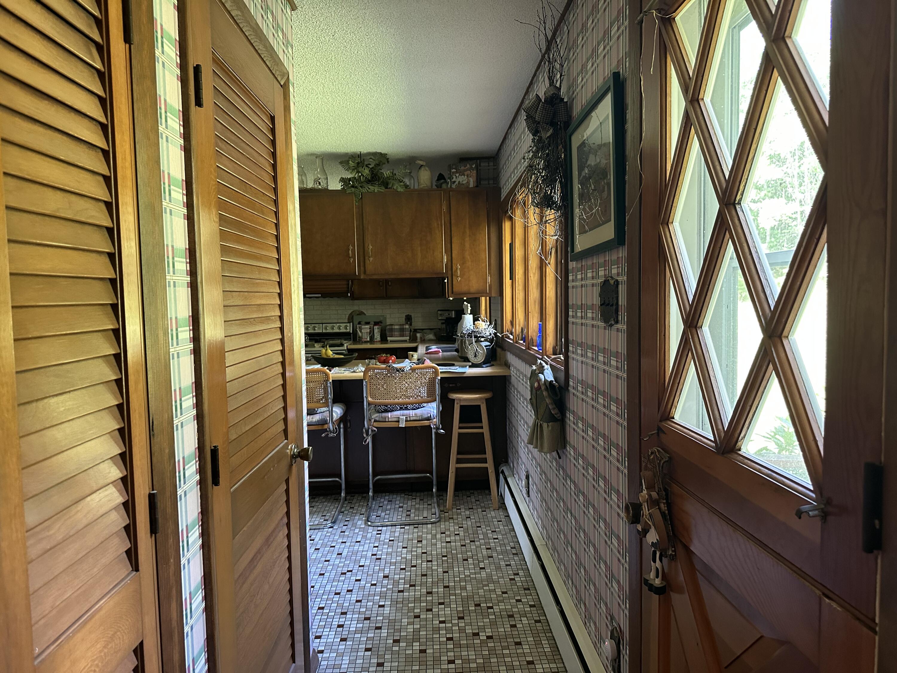 1142 U.S. Rte 2 Rumford, ME 04276 - Photo 7 of 28 1142 hall way