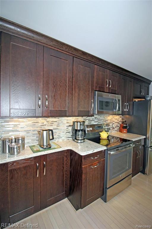 2945 Meadowbrook Drive Rochester Hills, MI 48309 - Photo 3 of 21