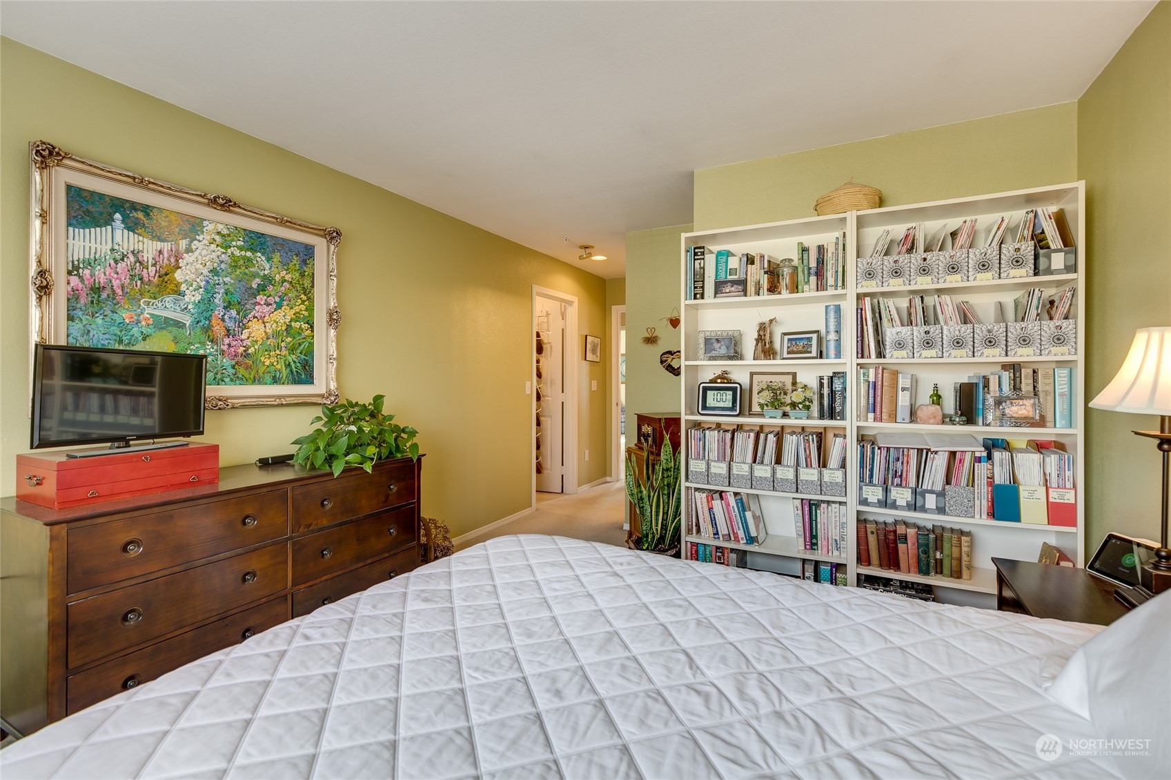 1430 West Casino Road, Unit 213 Everett, WA 98204 - Photo 14 of 31 a room with toys and dresser